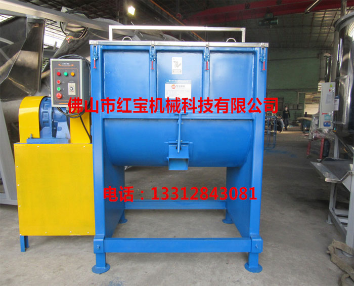 清遠(yuǎn)一家臺資企業(yè)使用1.5T臥式攪拌機(jī)，專門用于拌色料